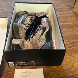 Kobe snake skin 9s brand new never worn